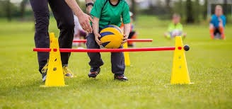 劳塔罗进球后比出A字，把进球献给受伤的前队友阿什拉夫