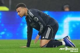 英超 ｜ 下半场8分钟内连入两球 红魔惊险客场逼平太妃糖